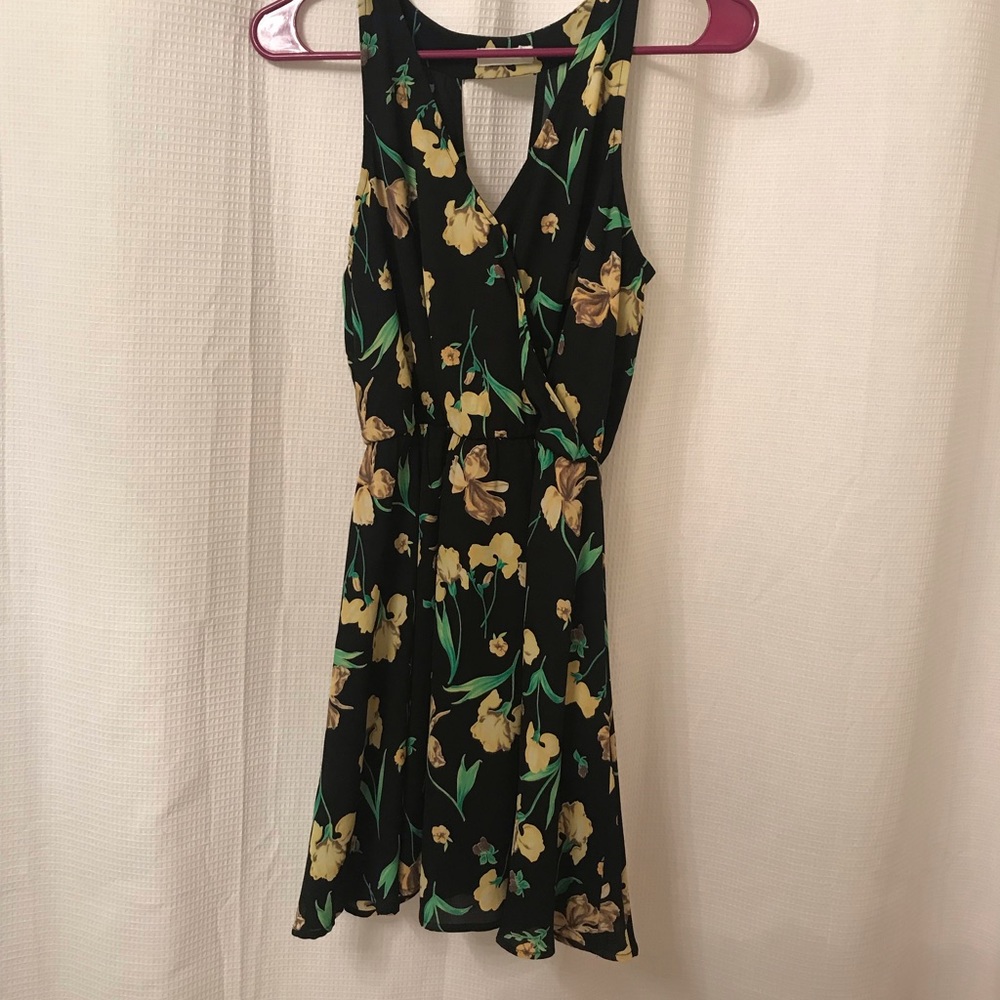 Lush Small Spring Dress - Picture 3 of 7
